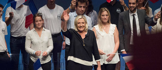 << On ne peut plus continuer a regrouper les activites sur les memes territoires en laissant les autres se desertifier >>, a declare Marine Le Pen a Frejus dimanche15 septembre. 