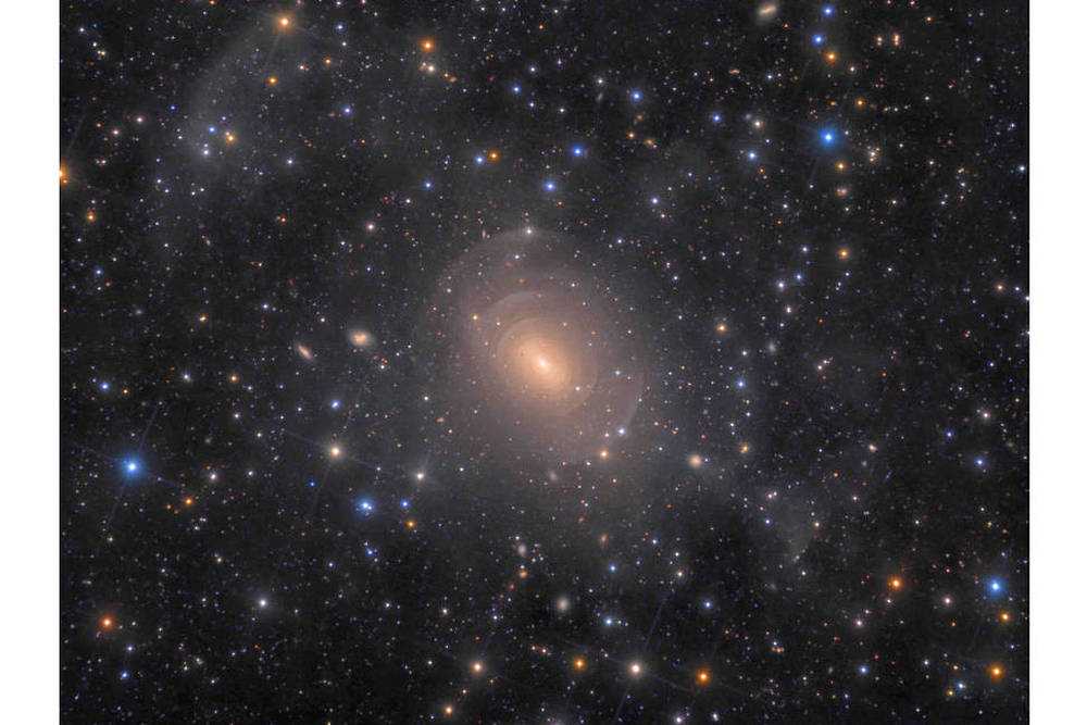 « Coques de la galaxie elliptique NGC 3923 dans l'Hydre » de Rolf Wahl Olsen (Danemark)