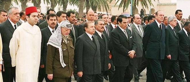 Jacques Chirac avec des leaders du Maghreb lors des obseques de Habib Bourguiba en avril 2000.
 