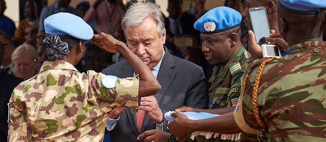 Le secretaire general de l'ONU Antonio Guterres sur le terrain au Mali. 