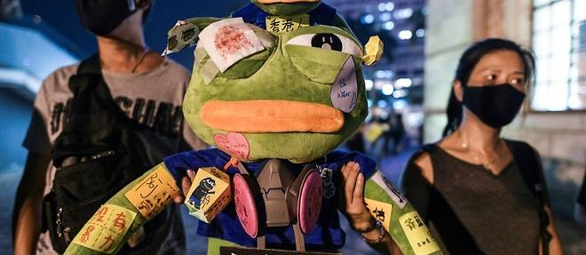 A Hong Kong, les manifestants offrent une nouvelle vie a "Pepe la grenouille"