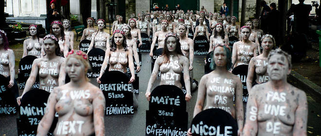 Defilant sous la pluie, les Femen avaient inscrit en lettres blanches sur leur buste denude << Je ne voulais pas mourir >>, << Je l'ai quitte, il m'a tuee >> ou << On me prendra au serieux quand je serai morte. >>