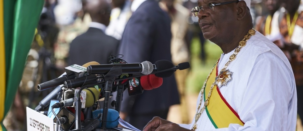 Le president malien qualifie "d'elucubrations" les speculations sur un putsch