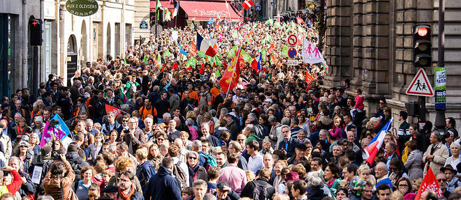 Une foule de manifestants lors de la manifestation anti-procreation medicale assistee (PMA), Paris 6 octobre 2019.