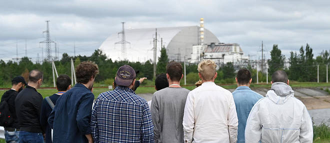 Certains endroits de la centrale nucleaire de Tchernobyl, moins dangereux, etaient deja accessibles. 