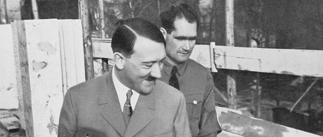 Rudolf Hess (au second plan) etait l'un des plus proches collaborateurs d'Adolf Hitler