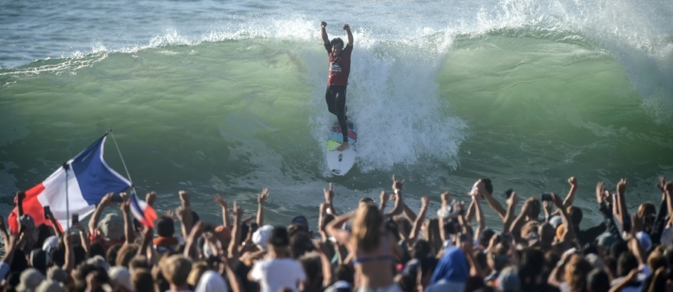 Circuit Pro de surf: le Francais Jeremy Flores s'offre une victoire exceptionnelle