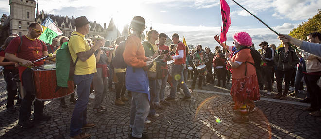 Manifestation de Rebellion Exctinction, un mouvement ecologiste activiste, a Paris le 7 octobre.