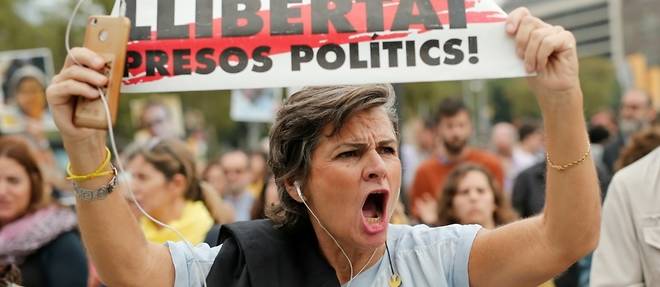 Les independantistes catalans dans la rue apres la condamnation de leurs dirigeants