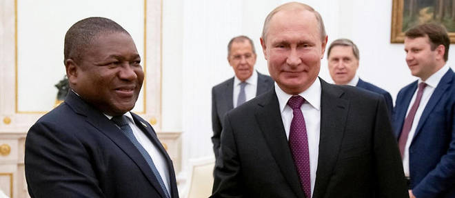 La Russie aussi s'est mise sur le sillage des relations plus etroites avec l'Afrique. Son sommet Russie-Afrique les 23 et 24 octobre a Sotchi en est une belle illustration.Ici, Poutine avec Nyusi du Mozambique.
 
 