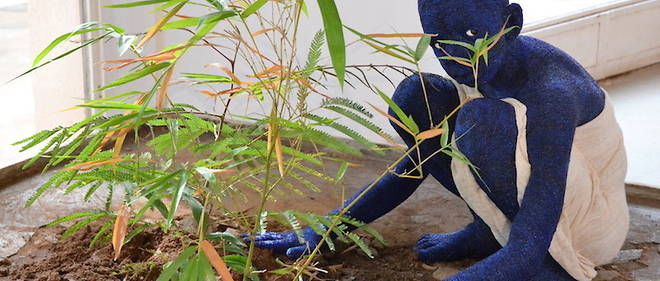 Orant # 5, oeuvre de l'artiste franco-camerounaise Beya Gille Gacha, 1er Prix BISO. Dans cette oeuvre un enfant brise le sol en betonafin de reveler la terre etouffee et d'y planter trois arbres hautement symboliques et fertiles : un Karite, un Nere et un Bambou. Un bel hommage a l'ancien president du Faso Thomas Sankara. 