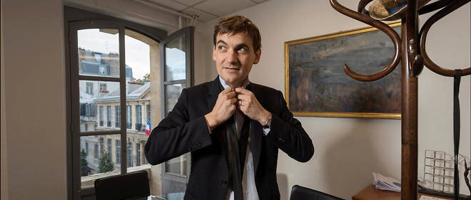 Nicolas Cadene, rapporteur du rapport sur la laicite, dans son bureau au 101 rue de Grenelle a Paris.