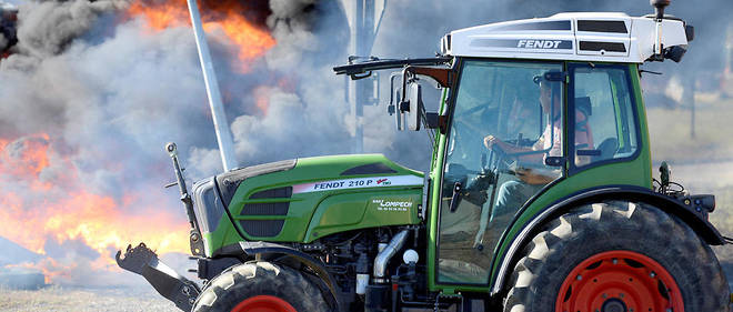 Deja mobilises le 8 octobre dernier, les agriculteurs, au nombre de 10 000 selon la FNSEA, avaient bloque les grands axes routiers dans la France entiere.
Photo d'illustration.