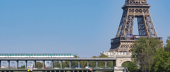 Paris, sa Tour Eiffel et son metro !
