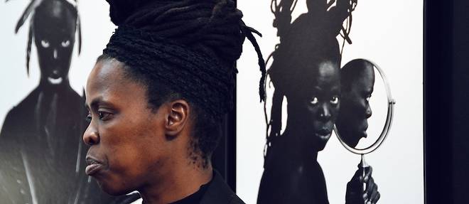 Avec sa serie << Somnyama ngonyama >>, l'activiste sud-africaine Zanele Muholi veut occuper l'espace photographique differemment.