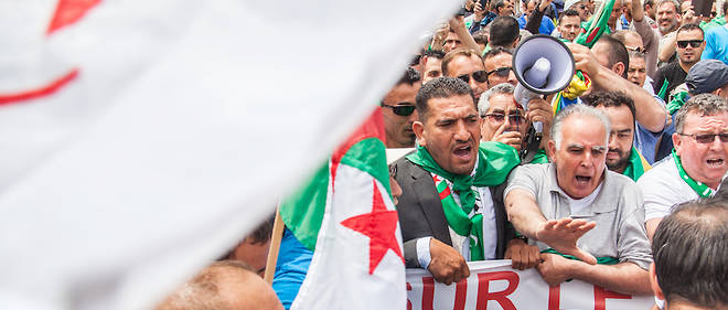 Une partie des Algeriens manifestent chaque vendredi contre leurs dirigeants. Et le nom de la Sonatrach a fait son apparition dans les slogans anti-gouvernants. 