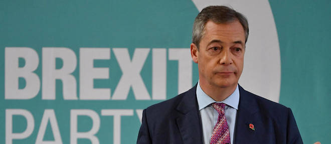 L'europhobe Nigel Farage, accuse de diviser le camp du Brexit, a renonce lundi a disputer aux conservateurs plus de 300 sieges lors des elections du 12 decembre au Royaume-Uni.