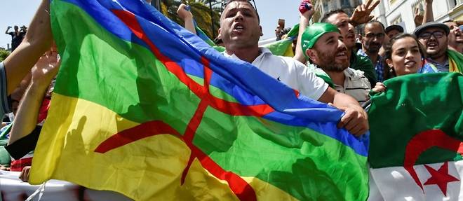 Algerie: peine de prison pour 28 manifestants ayant arbore un drapeau berbere