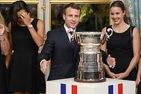 Victoire fran&ccedil;aise en Fed Cup: Emmanuel Macron salue de &quot;grandes dames&quot;