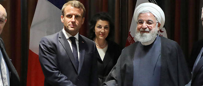 Echange de poignees de main entre Emmanuel Macron et Hassan Rohani apres une rencontre en marge de l'Assemblee generale de l'ONU, le 23 septembre a New York. 
 