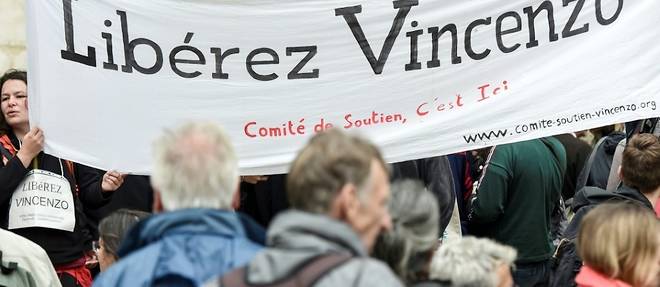 Affaire Vecchi: des rassemblements pour reclamer la liberation de "Vincenzo"