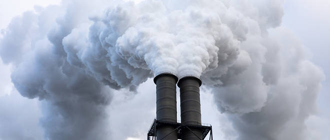 Cheminee d'une centrale a charbon pres de Hambourg. Les emissions de CO2 en Allemagne proviennent a plus de 70 % du charbon (source: ElectricityMap).