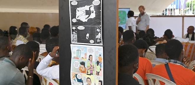 Une vue de dessins presentes au festival Cocobulles d'Abidjan consacre cette annee a l'immigration clandestine.