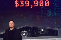 Elon Musk casse les vitres de son futur pick-up blind&eacute;