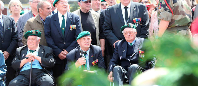 Rene Rossey, Leon Gautier et Jean Morel lors d'une ceremonie de commemoration du Debarquement.
