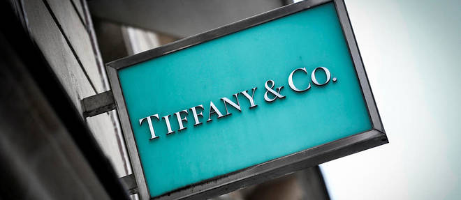L'operation valorise Tiffany a environ 14,7 milliards d'euros.