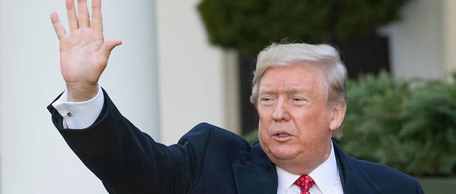 Donald Trump denonce une "farce" ou un "canular". 