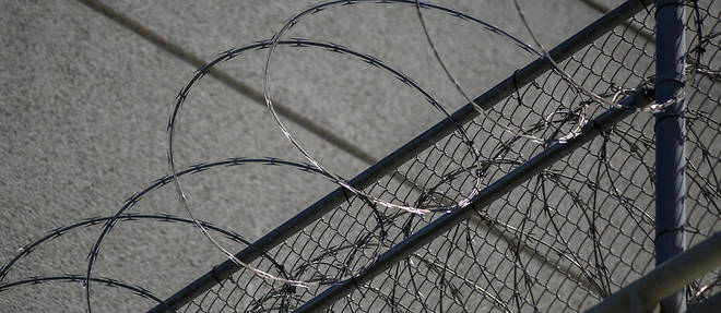 LOS ANGELES, CA - JULY 14: Razor wire is seen on the Metropolitan Detention Center prison as mass arrests by federal immigration authorities, as ordered by the Trump administration, were supposed to begin in major cities across the nation on July 14, 2019 in Los Angeles, California. The U.S. Immigration and Customs Enforcement was expected to be target hundreds of Angelenos for deportation, plus family members and others they encounter and suspect of being undocumented. The city of Los Angeles declared itself a sanctuary city to reflect its policy since the 1970s of not allowing police to help immigration officials because the city wants its immigrant populations to not be afraid to cooperate with police or call in crimes and emergencies. Elected officials and activists have continued to lash out against the raids.   David McNew/Getty Images/AFP, LOS ANGELES, CA - JULY 14: Razor wire is seen on the Metropolitan Detention Center prison as mass arrests by federal immigration authorities, as ordered by the Trump administration, were supposed to begin in major cities across the nation on July 14, 2019 in Los Angeles, California. The U.S. Immigration and Customs Enforcement was expected to be target hundreds of Angelenos for deportation, plus family members and others they encounter and suspect of being undocumented. The city of Los Angeles declared itself a sanctuary city to reflect its policy since the 1970s of not allowing police to help immigration officials because the city wants its immigrant populations to not be afraid to cooperate with police or call in crimes and emergencies. Elected officials and activists have continued to lash out against the raids. David McNew/Getty Images/AFP
