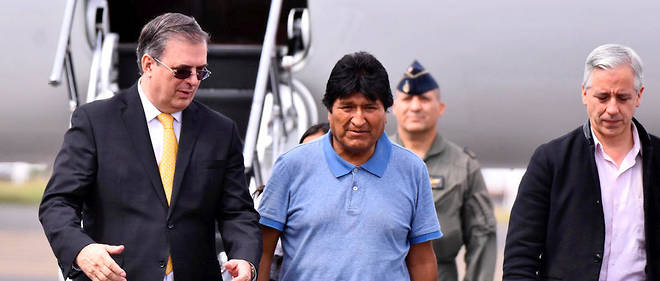 Sous la pression de la rue, Evo Morales, lache par l'armee et la police, a demissionne le 10 novembre. Le premier president indigene de la Bolivie, refugie depuis au Mexique, denonce un << coup d'Etat >>.
