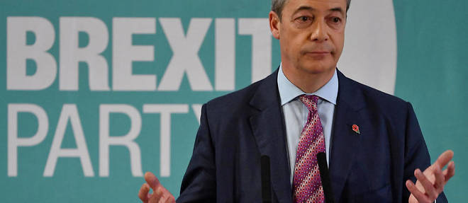 L'europhobe Nigel Farage a renonce a presenter des candidats aux elections legislatives du 12 decembre.
