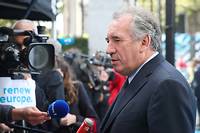 Emplois fictifs pr&eacute;sum&eacute;s au MoDem: Bayrou rassure ses militants