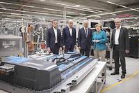  Angela Merkel (2e en partant de la droite) a pesé de tout son poids pour que l'Europe se dote d'une filière de développement et de production de batterie, essentielle au moment où l'industrie automobile est contrainte de se convertir à l'électrification.
