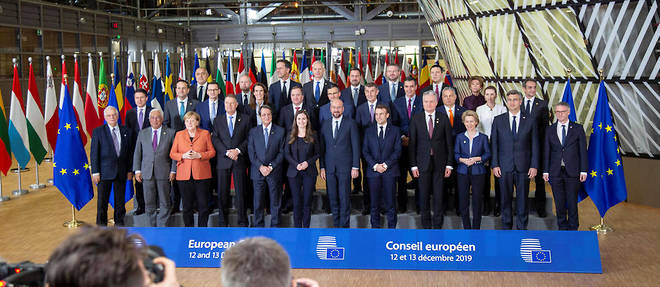 Photo de famille au Conseil europeen, jeudi a Bruxelles.   
