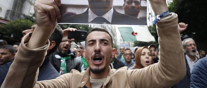 Une veritable maree humaine a envahi, encore une fois, le centre d'Alger pour conspuer le nouveau chef de l'Etat, au lendemain d'un scrutin boycotte par le mouvement de contestation.

