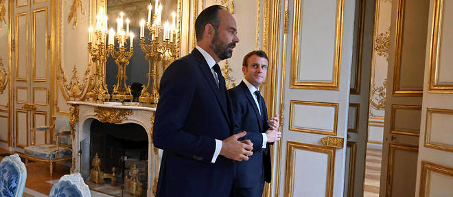 Edouard Philippe et Emmanuel Macron a la sortie du conseil des ministres.
