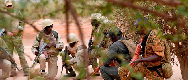 Mises a rude epreuve, les forces de defense et de securite du Burkina sont au coeur d'un cyclone terroriste djihadiste.
