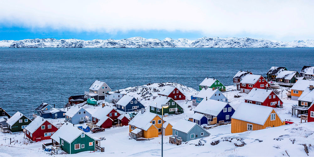 
        Grand blanc. 
        Dans la banlieue de Nuuk, la capitale du Groenland.