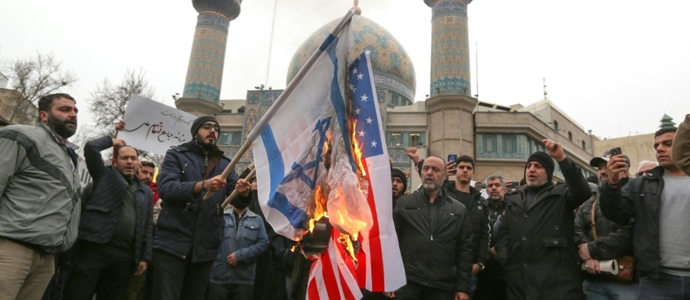 En Iran, drapeaux americains brules, des milliers pleurent le general Soleimani