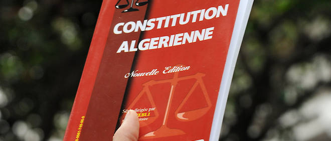 Le president algerien Abdelmadjid Tebboune a nomme une commission d'experts pour etablir des propositions d'amendements de la Constitution pour redefinir le role du Parlement et de l'appareil judiciaire.
