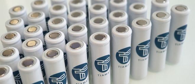  Les premiers prototypes de batterie sodium-ion Tiamat présentent le format 18650 (18 mm diamètre, 65 mm de longueur), comme les batteries lithium-ion de Tesla.
