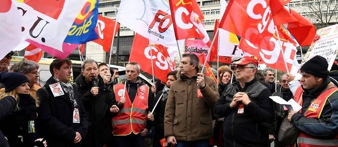 Retraites: des centaines de fonctionnaires devant Bercy pour le "retrait" de la reforme