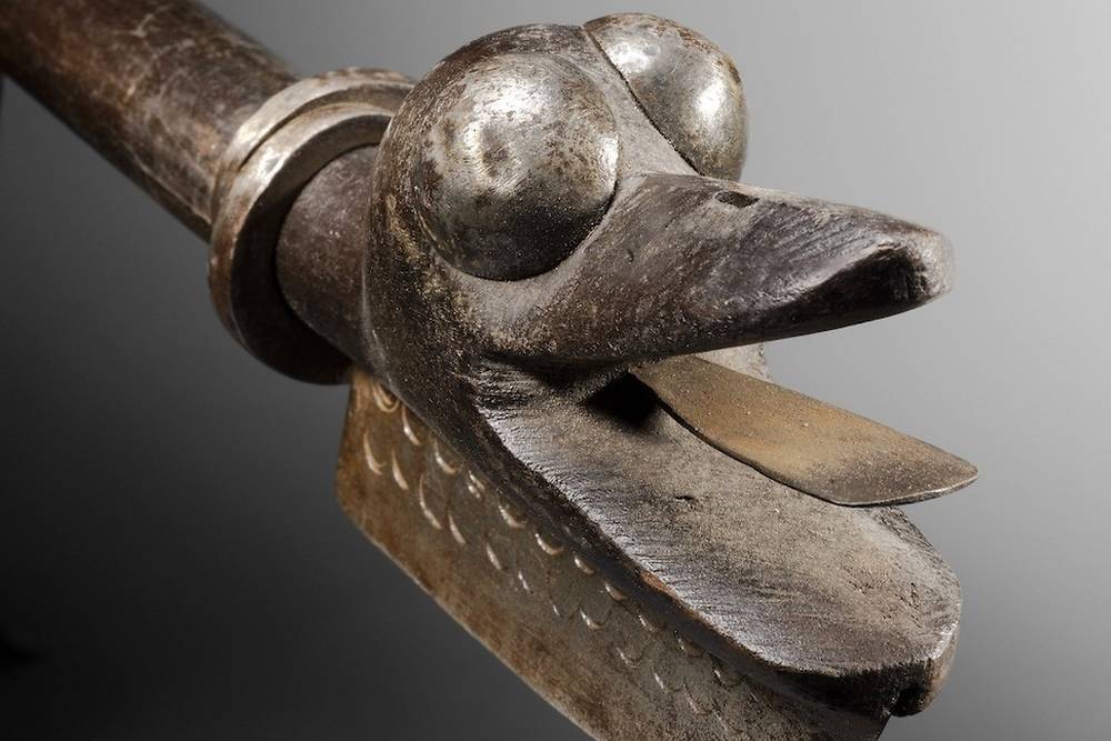 Recade zoomorphe a l'effigie d'une tete de serpent, detail. Abomey, ancien royaume du Danhome Benin.