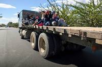 Des centaines de migrants honduriens approchent de la fronti&egrave;re mexicaine
