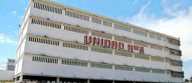 L'un des cinq blocs de de la prison "Combinado del Este" a la Havanne en mars 2004.
