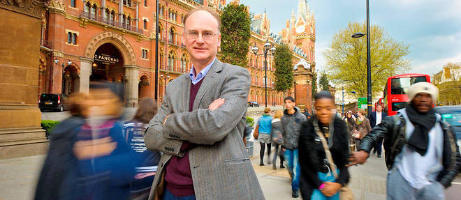 Matt Ridley devant la gare St Pancreas Station a Londres en 2012.
