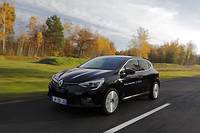  Grâce à sa transmission innovante et astucieuse, la Renault Clio E-Tech combine efficience et agrément de conduite.
